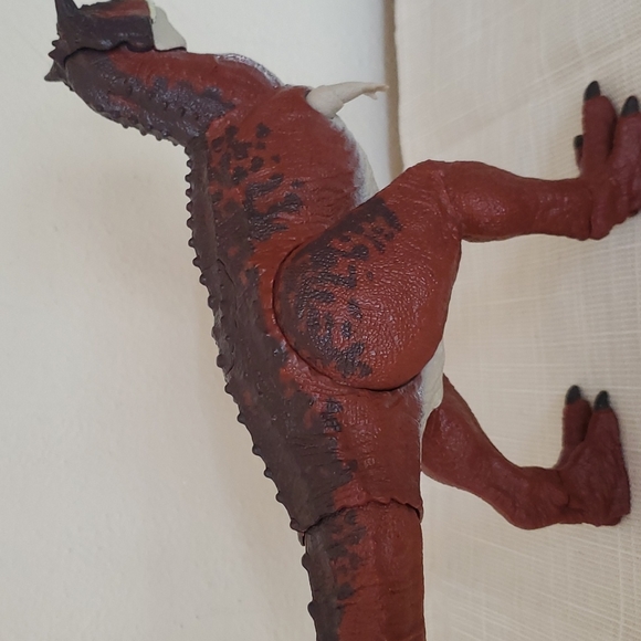 Jurassic World Fallen  Kingdom Carnotaurus with Virtual Scan Stamp Large - Picture 4 of 16